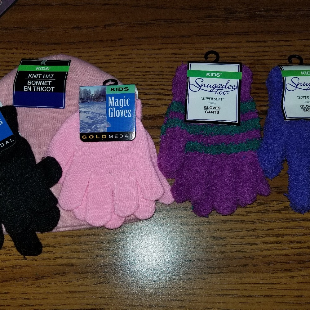 NEW Kids Hat & Gloves